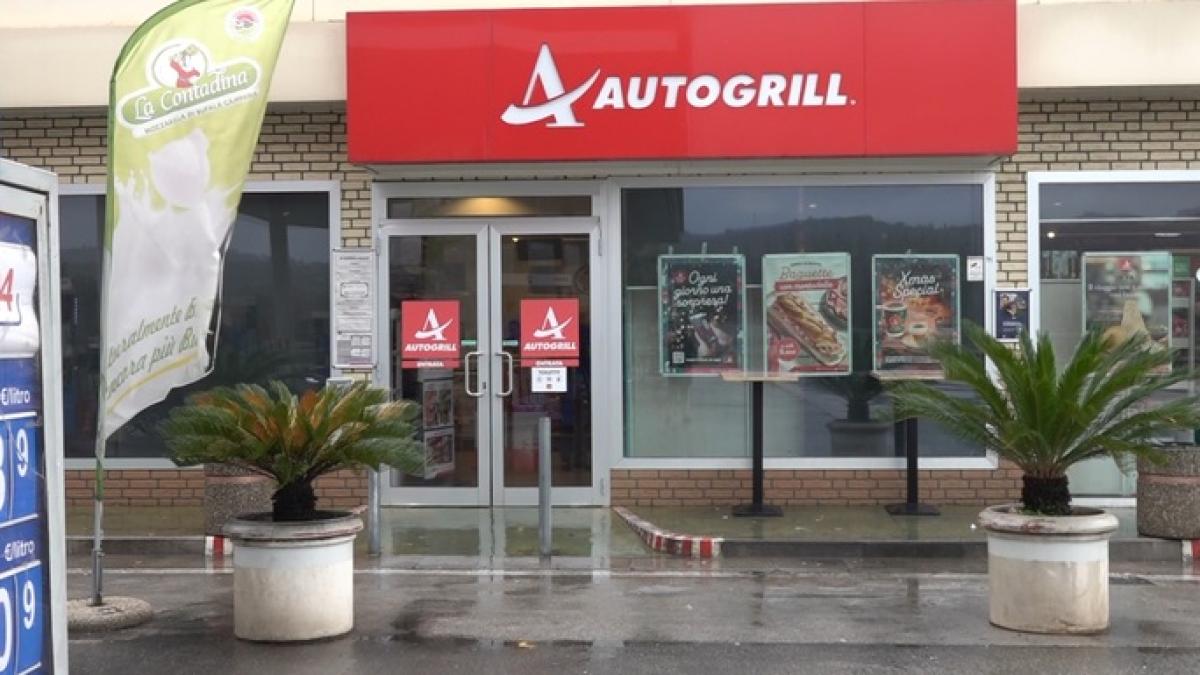 Autogrill, la fine di un'era: «La sosta è un salasso e il ceto medio rinuncia a caffè, cono gelato e Camogli (metà rovente e metà ghiacciato)»