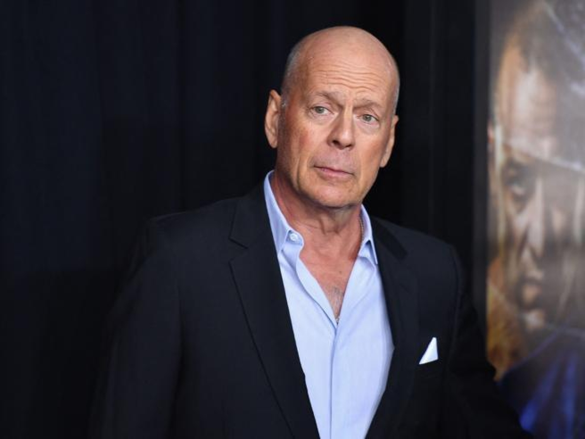 Bruce Willis trasferito in una casa separata dalla famiglia per l'aggravarsi della demenza: «È quello che avrebbe voluto per le sue figlie»