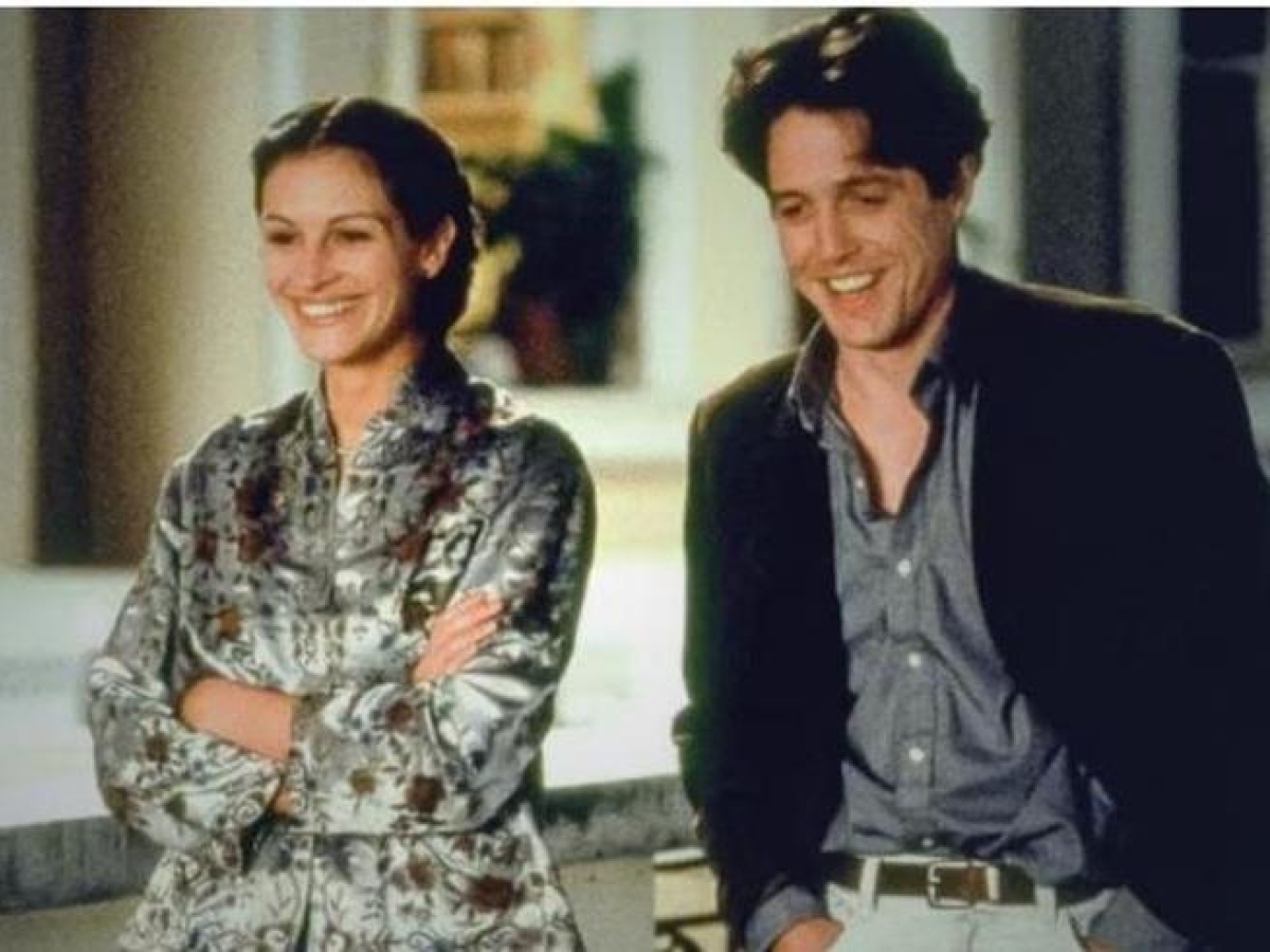 «Notting Hill» su Sky Cinema Romance: Hugh Grant non voleva baciare Julia Roberts, dove si trova la libreria del protagonista