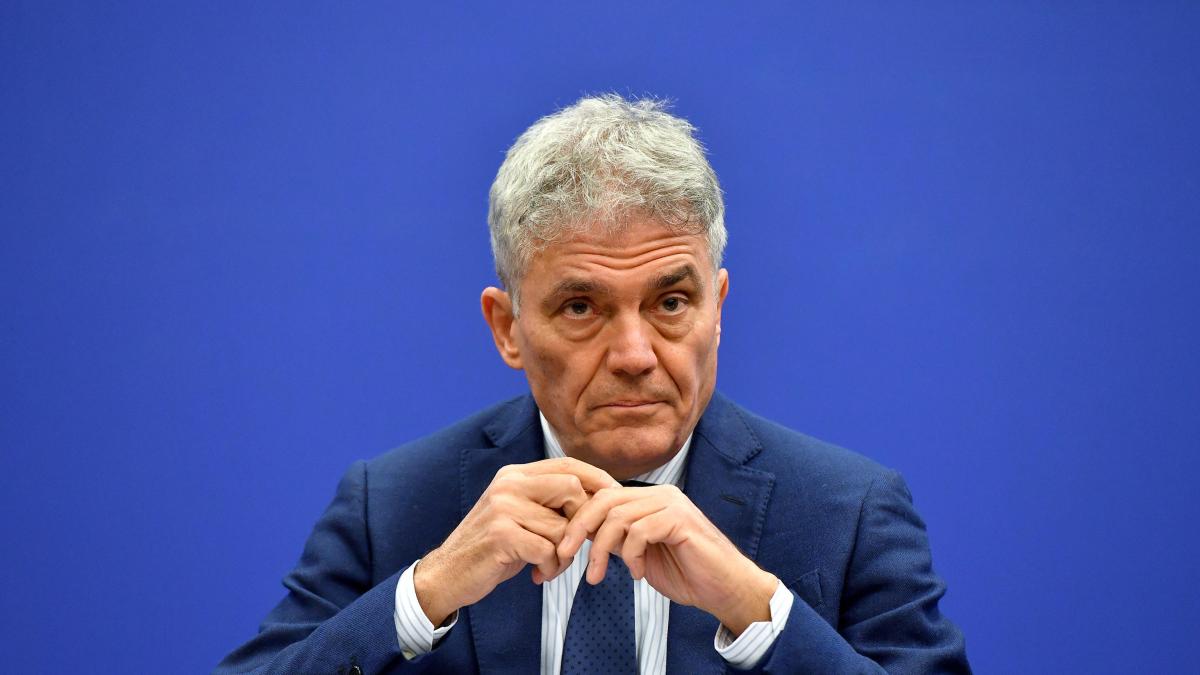 Il consigliere di amministrazione Rai: «Così dobbiamo cambiare l'informazione. Una proposta per Meloni»