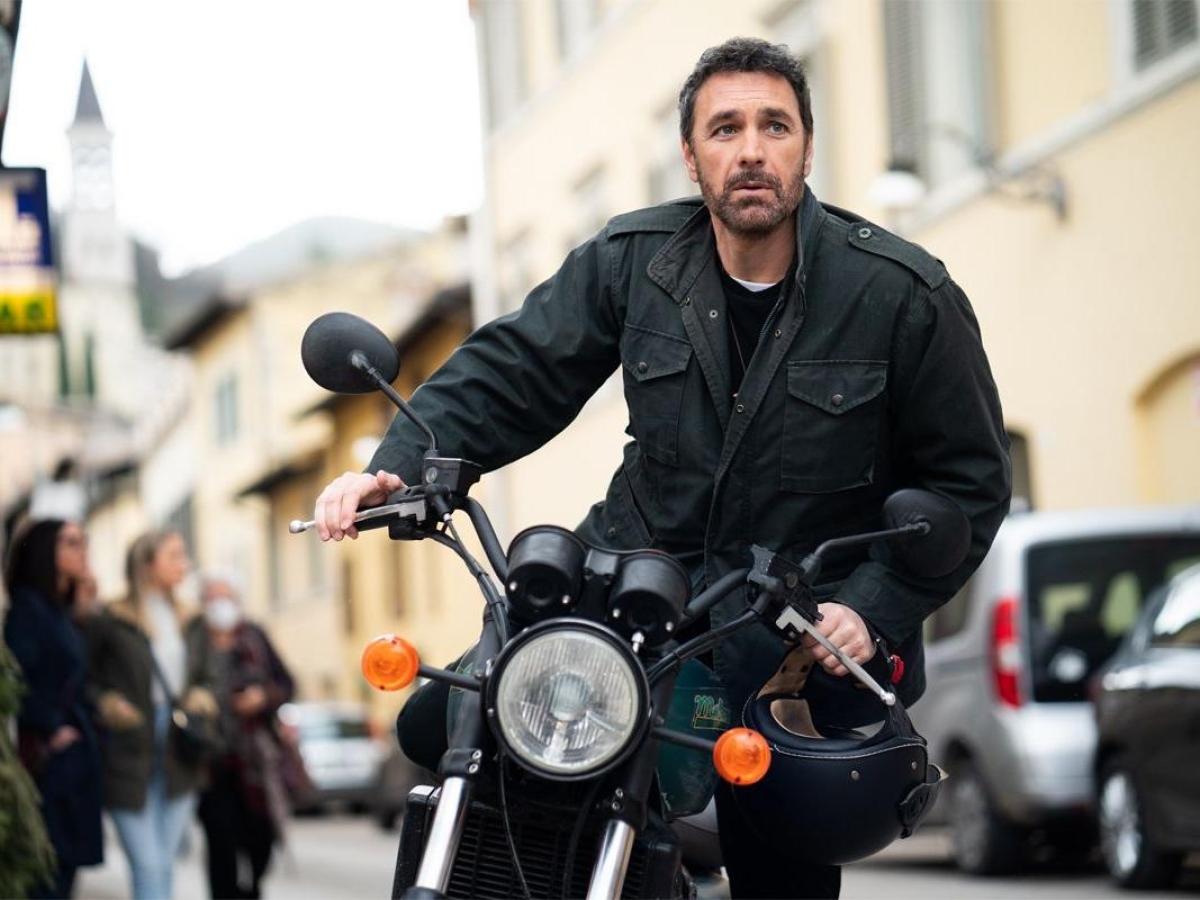 Raoul Bova deposita il marchio «occhi spaccanti»: una «mossa per stoppare la diffusione dell'audio»