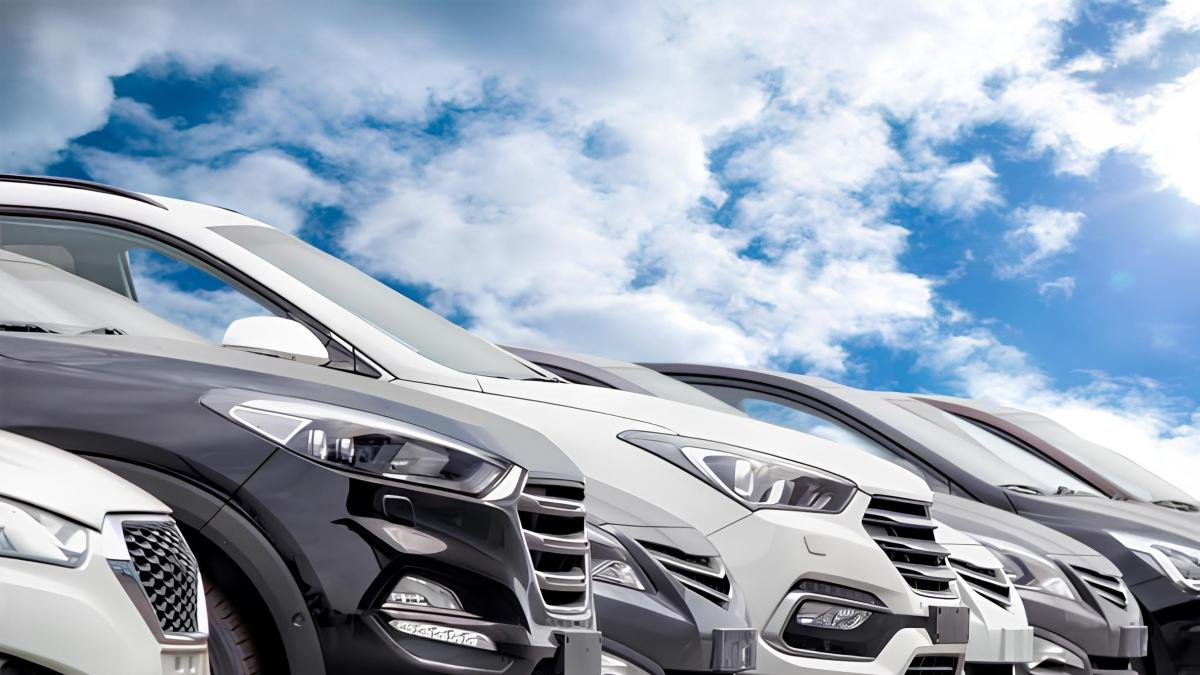 Auto, il boom del noleggio a lungo termine: che cos’è e perché (a volte) conviene più dell’acquisto o delle rate