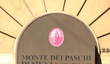 Mediobanca, Mps valuta il rilancio a fine settimana. Nuovi acquisti su Siena