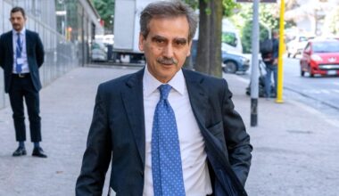 Mps, l’utile batte le stime: +21,4% a 892 milioni. Lovaglio su Mediobanca: «Sinergie anche sotto il 50%»