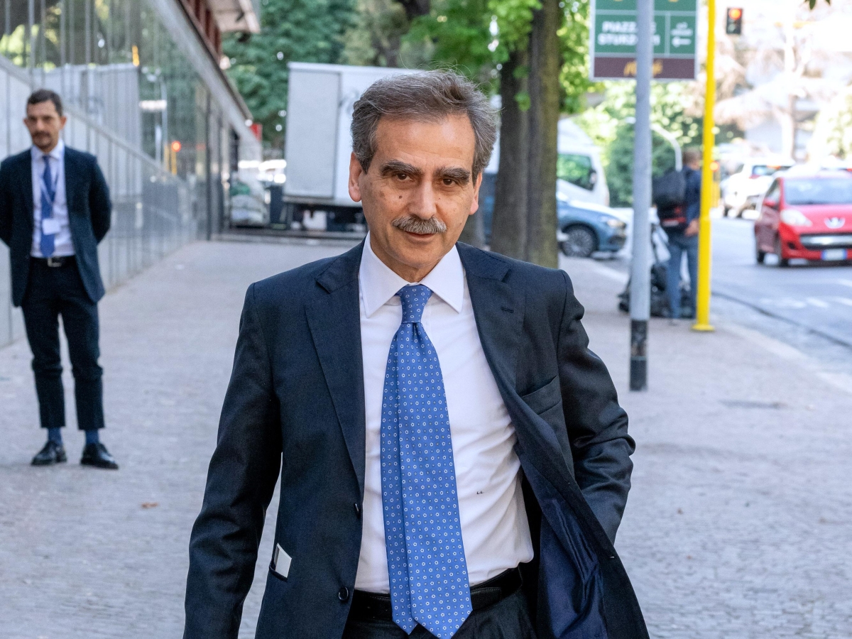 Mps, l’utile batte le stime: +21,4% a 892 milioni. Lovaglio su Mediobanca: «Sinergie anche sotto il 50%»