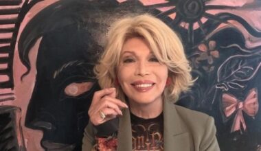 Amanda Lear vuole denunciare Hbo: il documentario «Enigma» sostiene che sia transgender