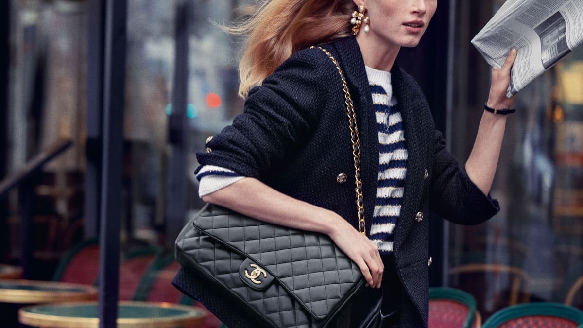 La fuga dalle borse di lusso (la 2.55 di Chanel è arrivata a 11 mila euro), ma i clienti «top» spendono ancora 1.500 euro al giorno