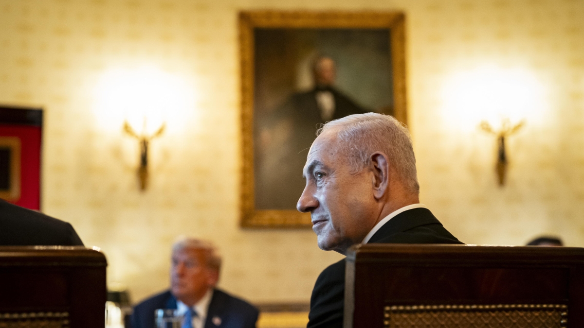 La macchina del consenso di Netanyahu: le armi di distrazione di massa e il mantra «non ti muovere, non cadere»