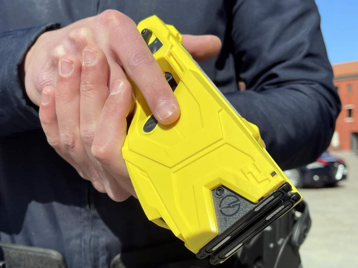 Genova, un altro morto per la scossa con il taser: secondo caso in due giorni
