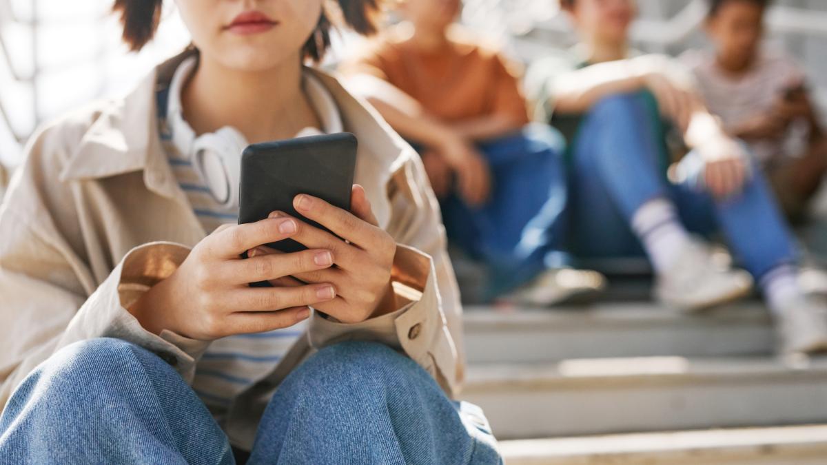 Salute mentale e smartphone: i rischi sulla salute degli under 13