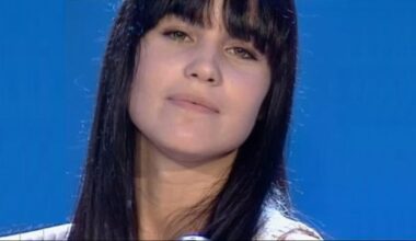 Antonella Mosetti compie 50 anni: gli inizi a Non è la Rai, i reality, la figlia Asia, 7 segreti