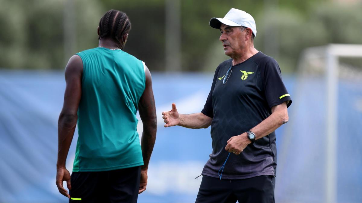 Lazio, Sarri pensa al cambio di modulo: Dia dietro Castellanos, fuori Dele-Bashiru