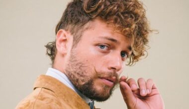 Ludovico Tersigni compie 30 anni: lo zio Diego Bianchi alias Zoro, il successo con «Skam Italia», cosa fa oggi, 7 segreti