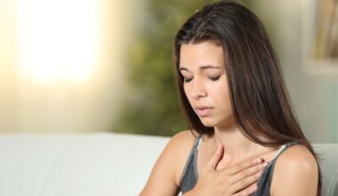 Attacchi di panico negli adolescenti, lo psichiatra Mencacci: perché si verificano soprattutto in estate