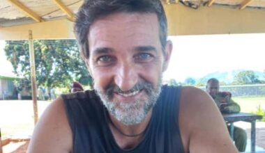 Carlo D'Attanasio assolto dopo 5 anni in carcere in Papua Nuova Guinea, la moglie: «Al telefono piangeva. Ha resistito per rivedere il figlio»