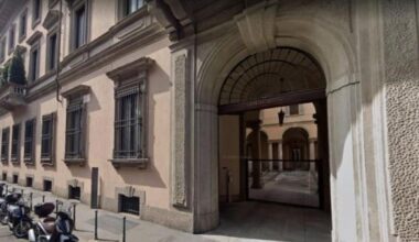 Armani e i lavoratori sfruttati: 3,5 milioni di multa dall'Antitrust per pratica commerciale ingannevole. L'azienda: «Ricorreremo al Tar»