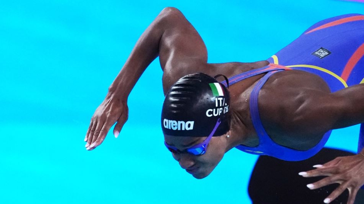 Mondiali di Nuoto 2025, diretta e risultati da Singapore: Sara Curtis ultima nella finale dei 100 stile. Ceccon in finale dei 100 farfalla col record italiano