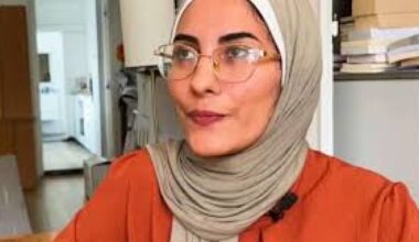 Nour Atallah, la studentessa palestinese accolta a Lille verrà espulsa: «Ha scritto messaggi contro gli ebrei». Stop della Francia ai rifugiati