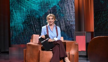 Manuela Moreno: «Mi attaccano per la mia fisicità prorompente, le bretelle sono una risposta al sessismo»