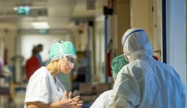 Mancano medici, dottori stranieri senza titoli per coprire i turni: Ordine e sindacati contro la Regione. «Soluzione fantasiosa senza garanzie per i pazienti»