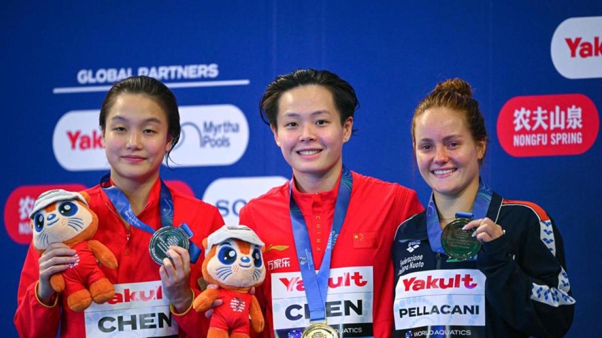 Mondiali di Nuoto 2025, diretta e risultati da Singapore: bronzo di Pellacani nei tuffi, Pilato vola in finale nei 50 rana Ceccon ultimo, attesa per Quadarella
