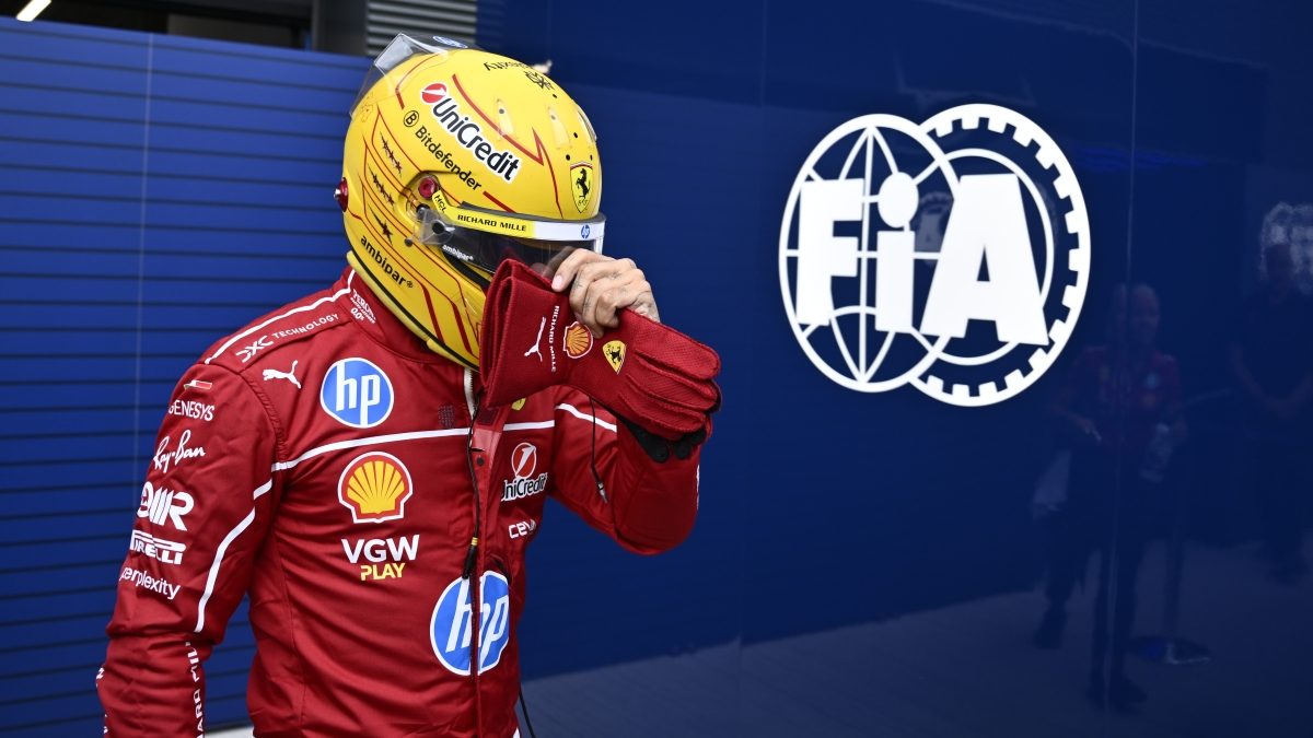 Hamilton: «Sono inutile, forse la Ferrari deve cambiare pilota»