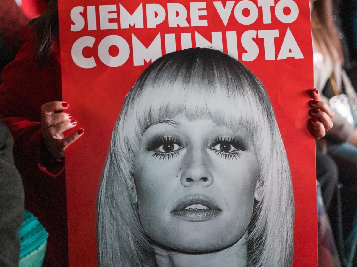 Raffaella Carrà «arruolata» dal Partito Comunista cileno in vista delle elezioni presidenziali