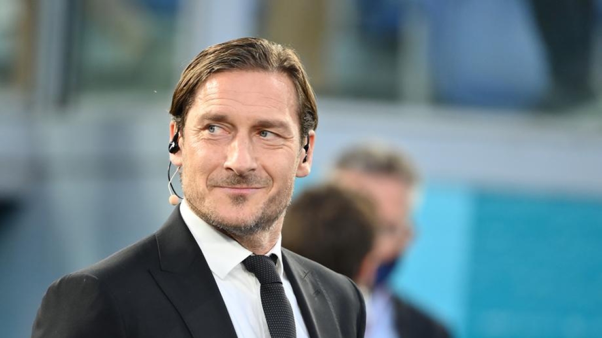 Roma, il Campidoglio contro Francesco Totti per un ripostiglio abusivo: la sanatoria negata ritorna al Tar