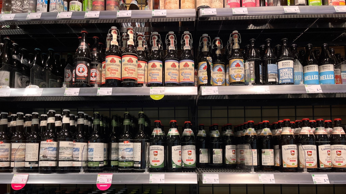 «Per bere meno c'è una sola regola: smettere del tutto»: il libro sull'alcol che sorprende la Germania