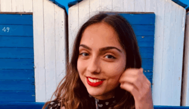 La sorella gemella di Simona Cinà, morta in piscina a Palermo: «Al nostro arrivo non abbiamo trovato i vestiti e stavano tutti zitti»