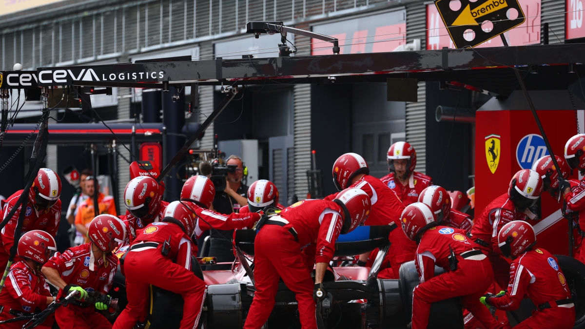 Ferrari, il baratro dopo l'illusione: Leclerc e Hamilton tra team radio amari e sguardi a terra, la fiducia è dispersa