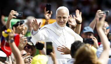 Papa Leone, la «prima» di Leone tra i giovani: «Siete il sale della terra, la luce del mondo»