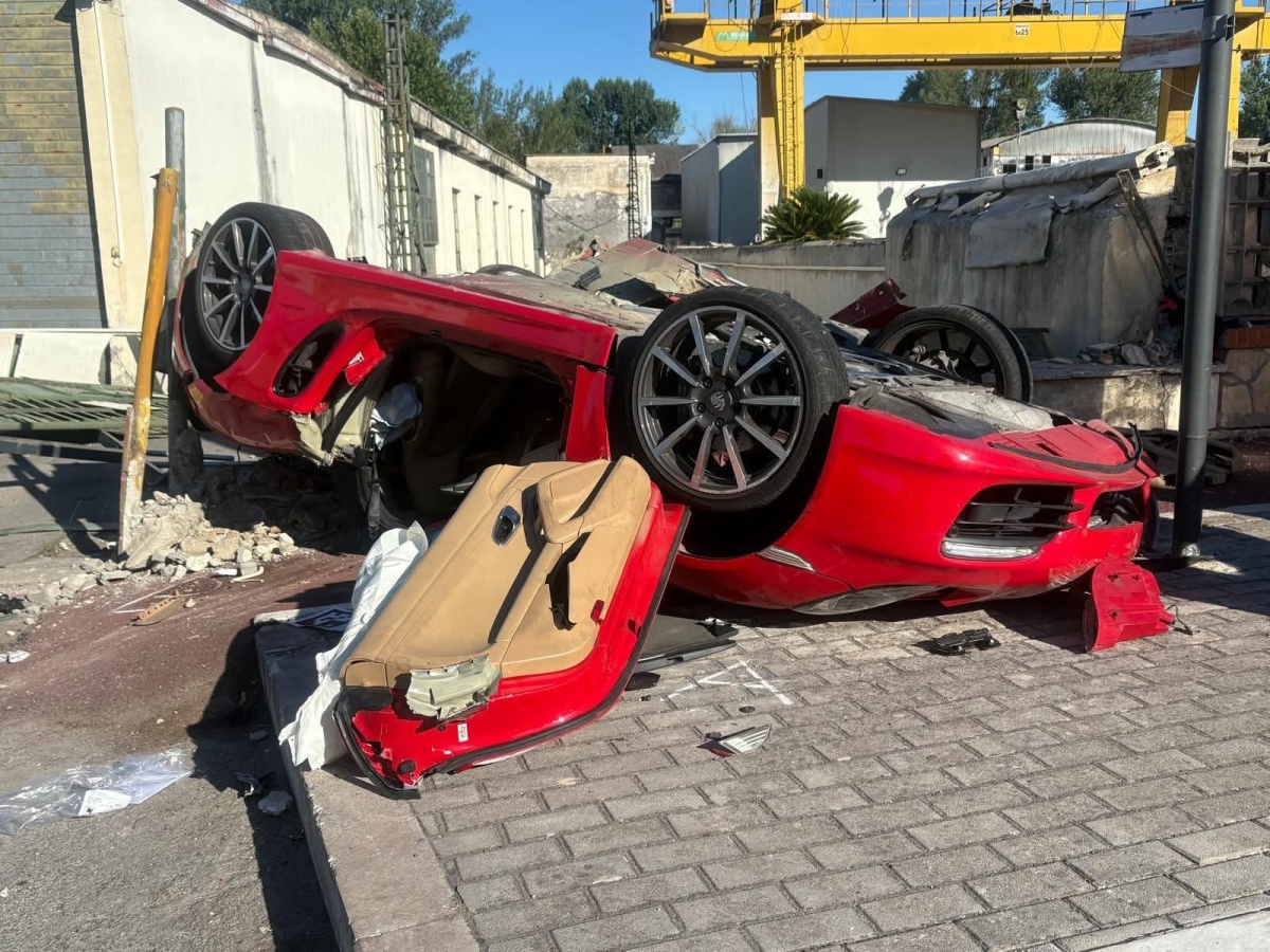 Incidente stradale a Tivoli, rubano una Porsche e si ribaltano nella fuga: morto 21enne, 2 gravi