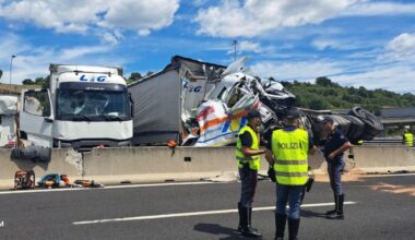 Incidente A1 in Valdarno, camion salta una corsia: tre morti su un'ambulanza, grave l'autista, almeno 15 feriti