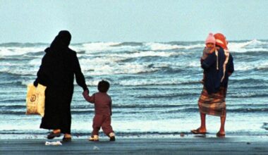 Migranti, naufragio al largo dello Yemen: morte almeno 76 persone. Il Papa: «Profondo dolore»