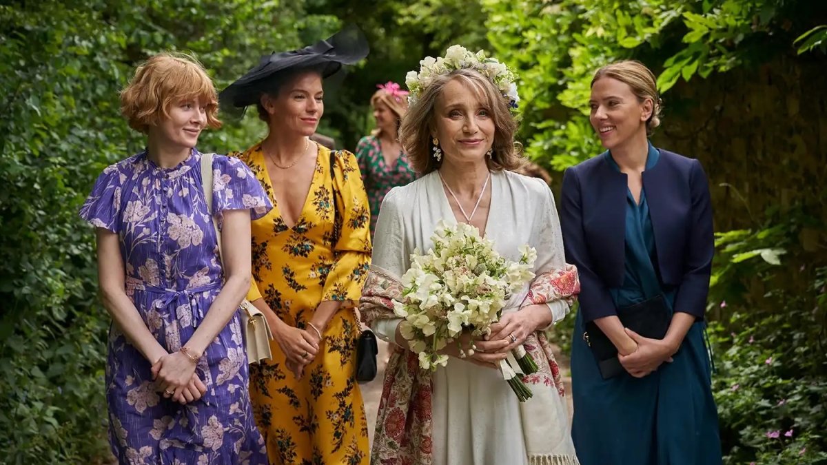 Kristin Scott Thomas: «Metto in scena la storia della mia vita, esorcizzo i due padri che ho perso da bambina»
