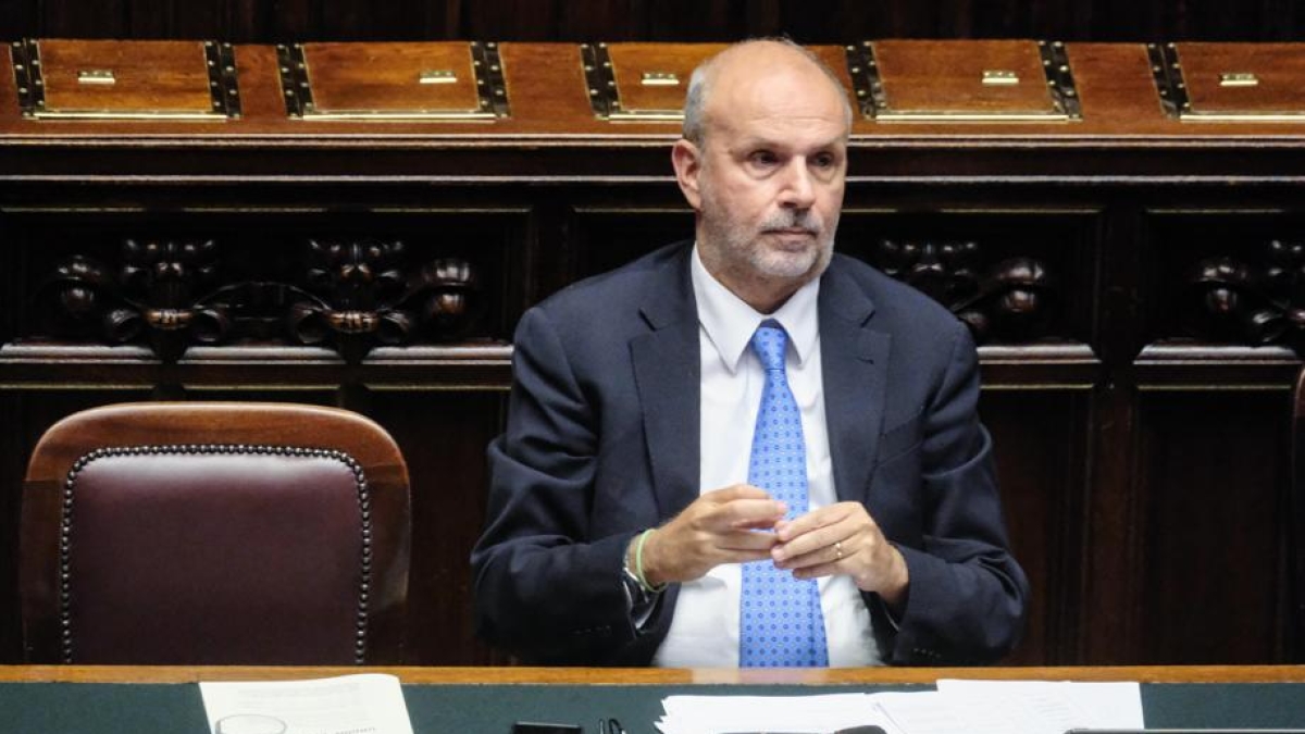 Disforia di genere e minori, nasce il registro per l'utilizzo del farmaco che blocca la pubertà. Rinviato lo scudo penale per i medici