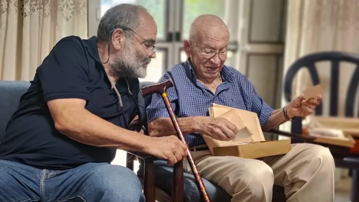 Un sopravvissuto ai lager ha ricevuto un pacco della madre: lo aveva spedito 82 anni fa