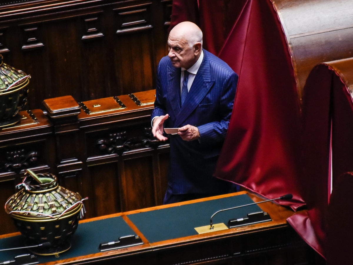 Caso Almasri, chiesta autorizzazione a procedere per Nordio, Piantedosi e Mantovano. Il sottosegretario chiese di essere ascoltato