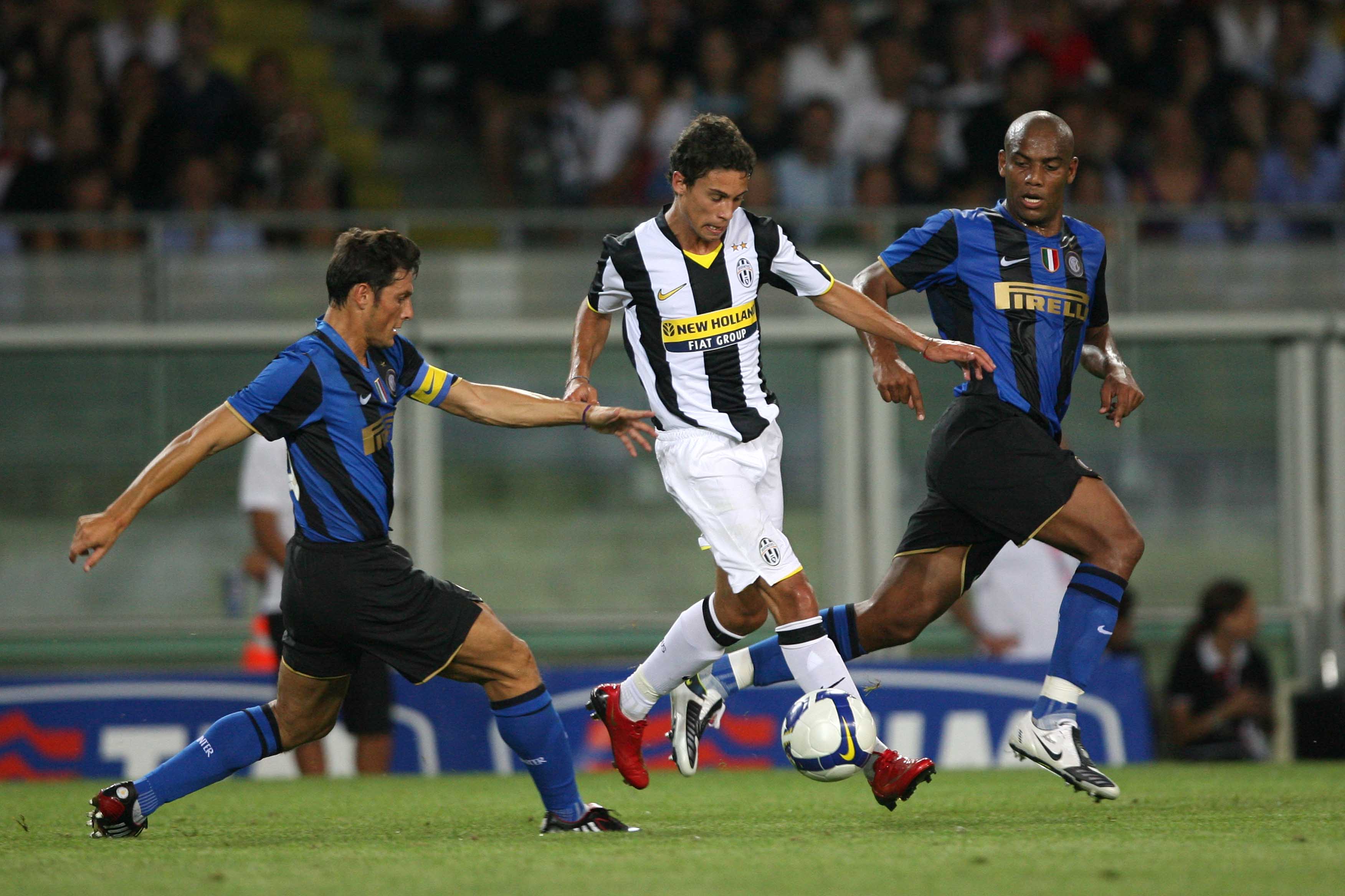 ©Jonathan Moscrop - LaPresse 29 07 2008 Torino ( Italia ) Sport Calcio Juventus v Inter - 8¡ Trofeo TIM - Stadio Olimpico Nella foto: Fausto Rossi, Javier Zanetti e Maicon ©Jonathan Moscrop - LaPresse 29 07 2008 Turin ( Italy ) Sport Calcio Juventus versus FC Inter - 8th TIM Trophy - Olympic Stadium In the photo: Juventus's Fausto Rossi takes on Inter's Javier Zanetti and Maicon