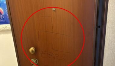 Milano, porta di una famiglia ebrea «marchiata» con la svastica: intimidazione in un condominio di San Siro