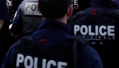 Francia, confessa l'uomo che ha sgozzato e sventrato un vicino nel parco: «Era del mio quartiere ma non lo conoscevo»