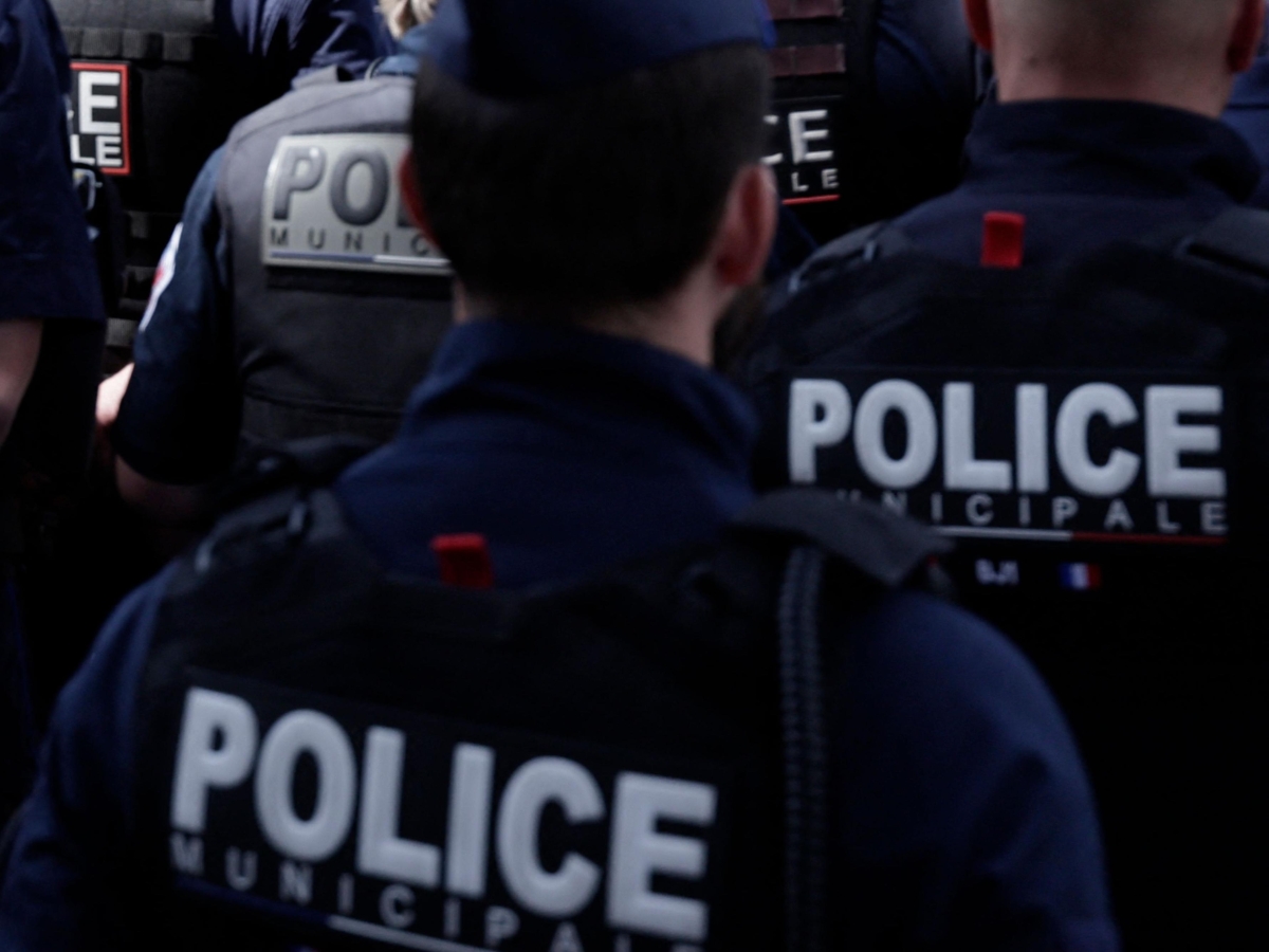 Francia, confessa l'uomo che ha sgozzato e sventrato un vicino nel parco: «Era del mio quartiere ma non lo conoscevo»
