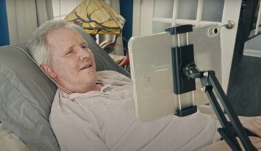 Il primo video di un paziente con la Sla che usa l'iPad con il pensiero: il progetto di Apple «rivale» di Neuralink