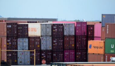 Dazi, le ultime notizie in diretta | La media dei dazi Usa sale al 20,1%, livello più alto dal 1910: tariffe anche sui lingotti d’oro