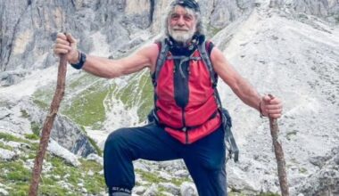 Mauro Corona festeggia 75 anni: la fuga dal disastro del Vajont, l'alpinismo, la tv, la lite con Bianca Berlinguer e i libri: «Scalatore-controcorrente»