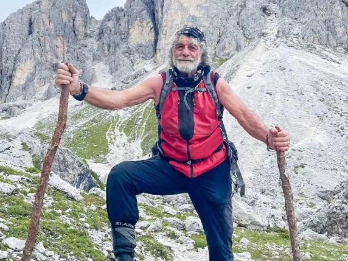 Mauro Corona festeggia 75 anni: la fuga dal disastro del Vajont, l'alpinismo, la tv, la lite con Bianca Berlinguer e i libri: «Scalatore-controcorrente»