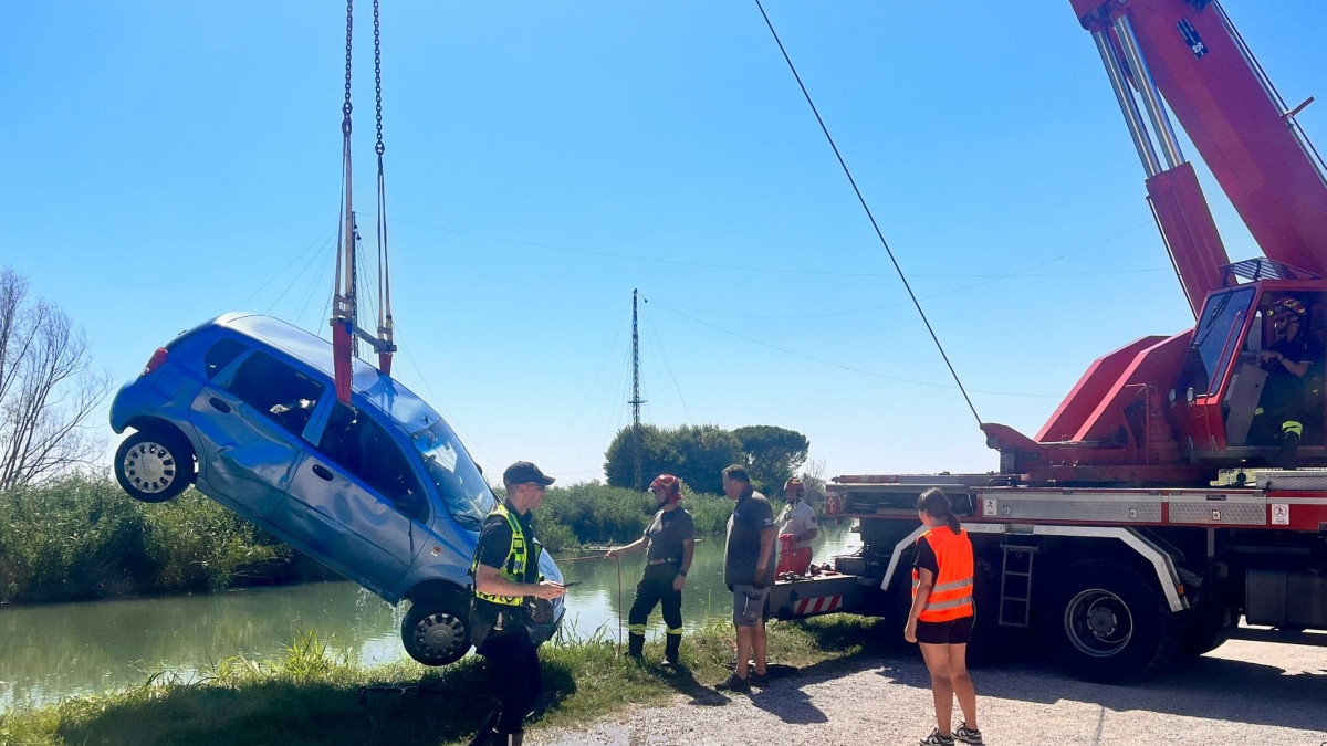 Jesolo, un'auto con a bordo una famiglia cade nel fiume Sile: grave un bambino di cinque anni