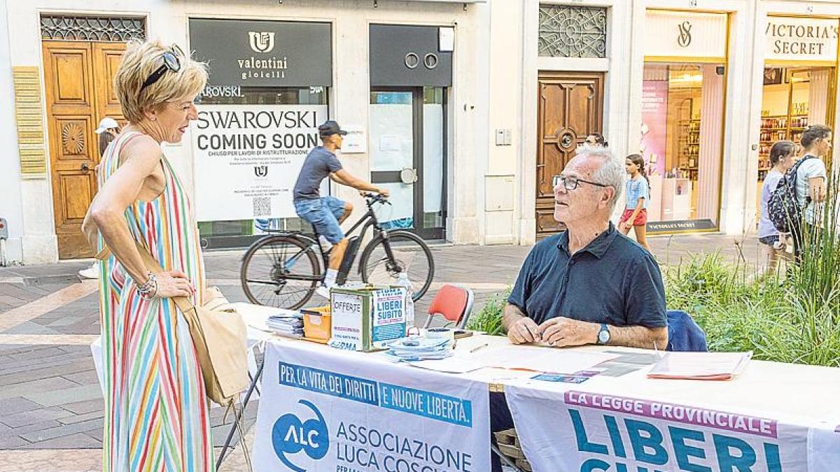 Fine vita, a Trento mobilitazione per la morte assistita: «Più certezza con una legge provinciale»
