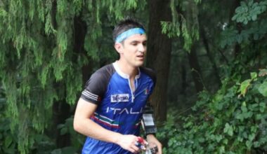 Mattia Debertolis grave dopo la gara con 43 gradi, la famiglia volata in Cina. Cos'è successo: il caldo, il malore e i soccorsi